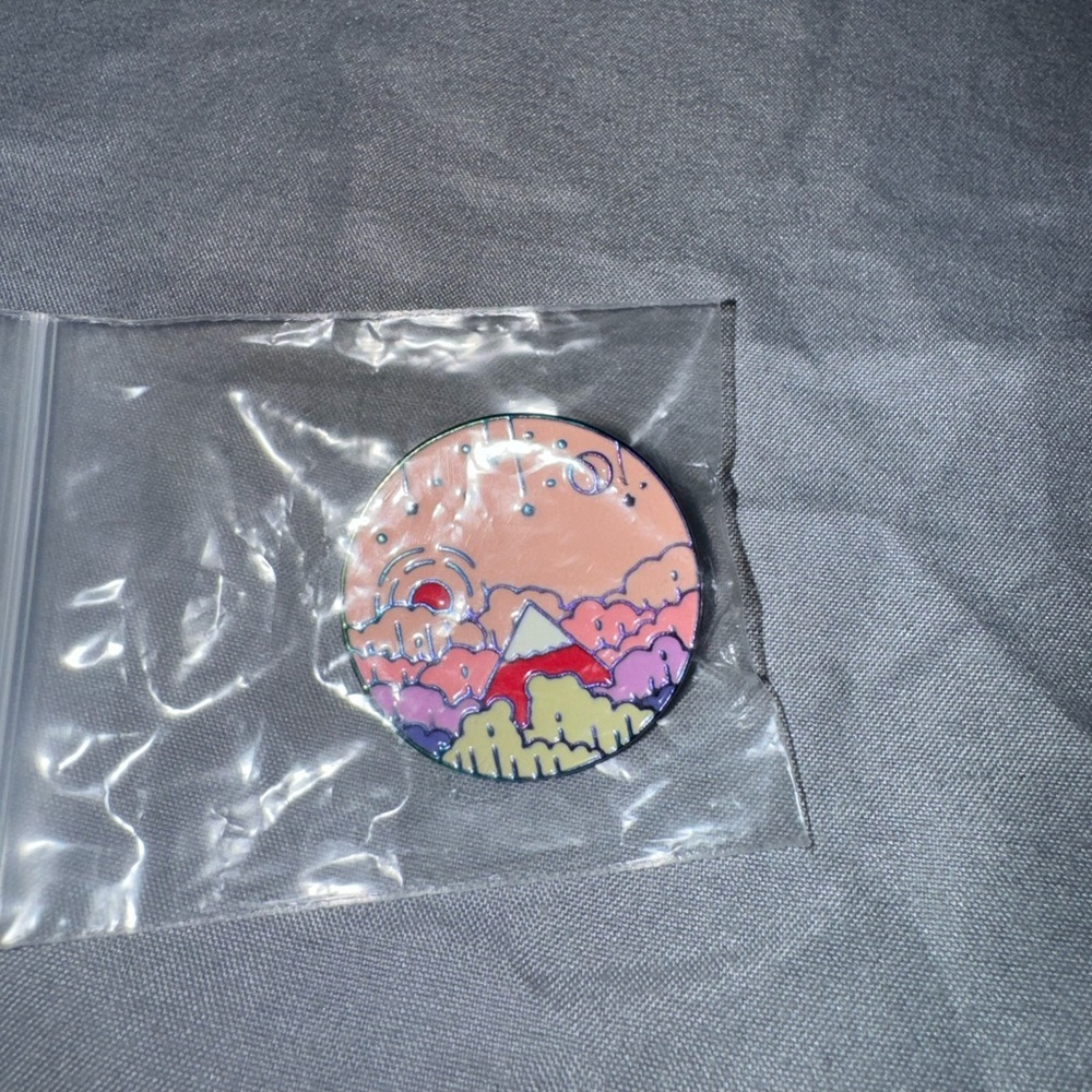 Mountain Pin (Free with Bundle)